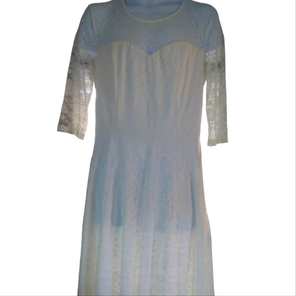 Dressy star white lace dress. Flowy. Mid-calf.